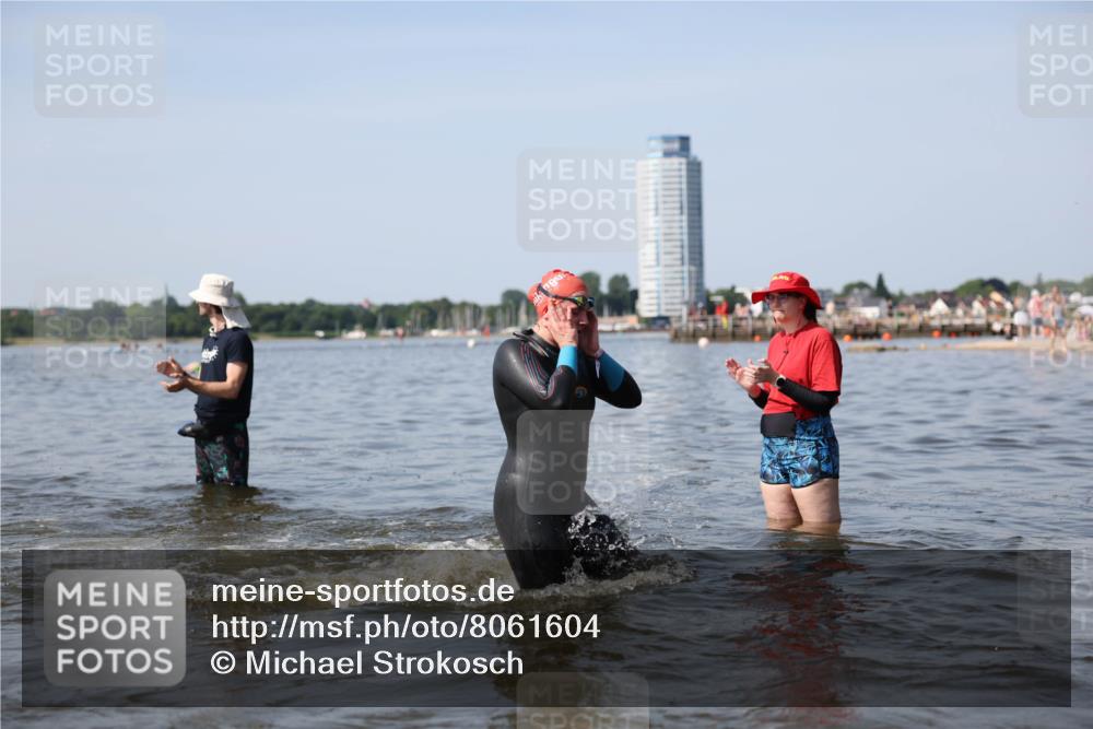 22.06.2025 - Viking Triathlon Michael Strokosch http://msf.ph/oto/8061604 22.06.2025 10:26:01 Schwimmen 49, 617, 642 meine-sportfotos.de