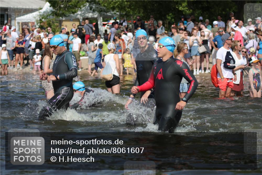 22.06.2025 - Viking Triathlon H.Heesch http://msf.ph/oto/8061607 22.06.2025 10:04:15 Schwimmen 115, 141, 142, 156, 185, 199, 253, 276, 351, 408, 474, 493, 529 meine-sportfotos.de