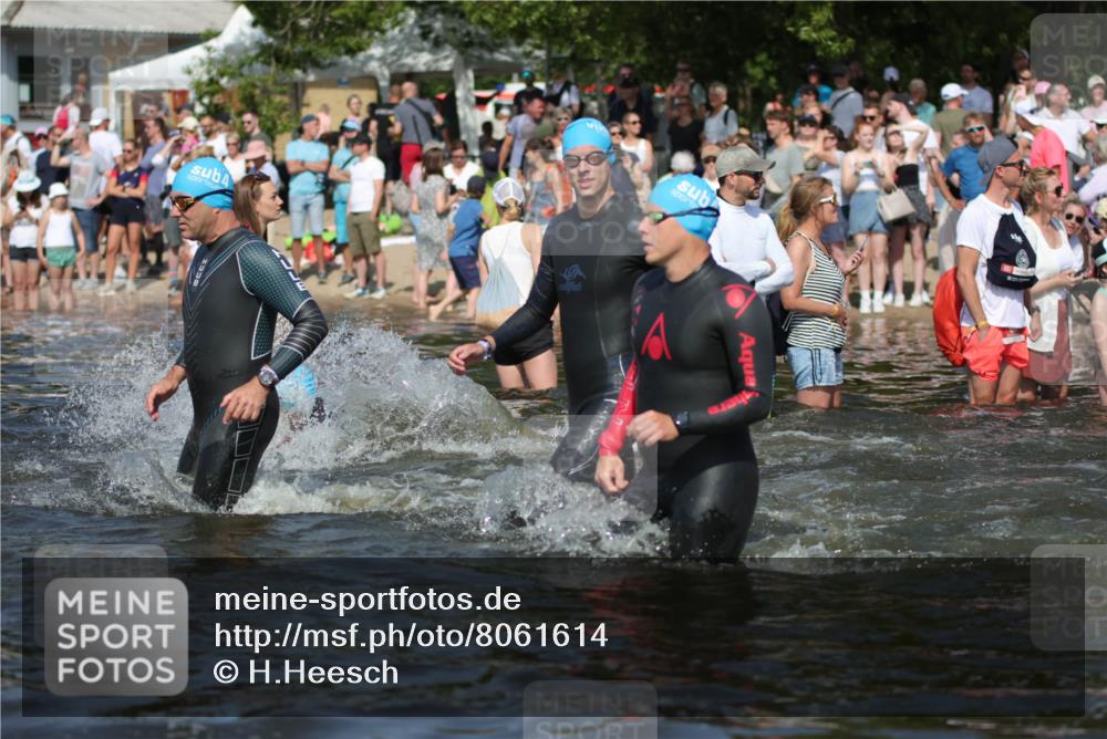 22.06.2025 - Viking Triathlon H.Heesch http://msf.ph/oto/8061614 22.06.2025 10:04:15 Schwimmen 115, 141, 142, 156, 185, 199, 253, 276, 351, 408, 474, 493, 529 meine-sportfotos.de