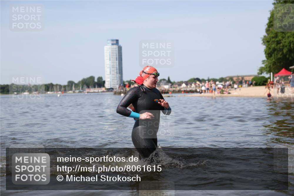 22.06.2025 - Viking Triathlon Michael Strokosch http://msf.ph/oto/8061615 22.06.2025 10:26:02 Schwimmen 9, 49, 617, 642 meine-sportfotos.de