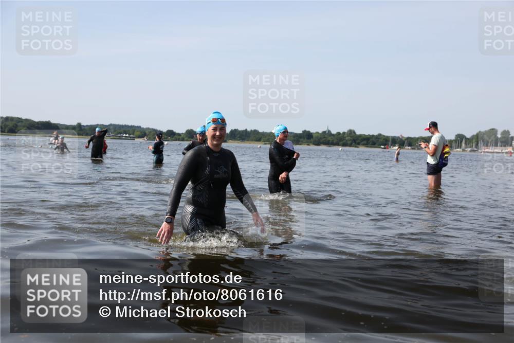 22.06.2025 - Viking Triathlon Michael Strokosch http://msf.ph/oto/8061616 22.06.2025 10:46:39 Schwimmen 60, 143, 206, 333, 479, 498, 515 meine-sportfotos.de