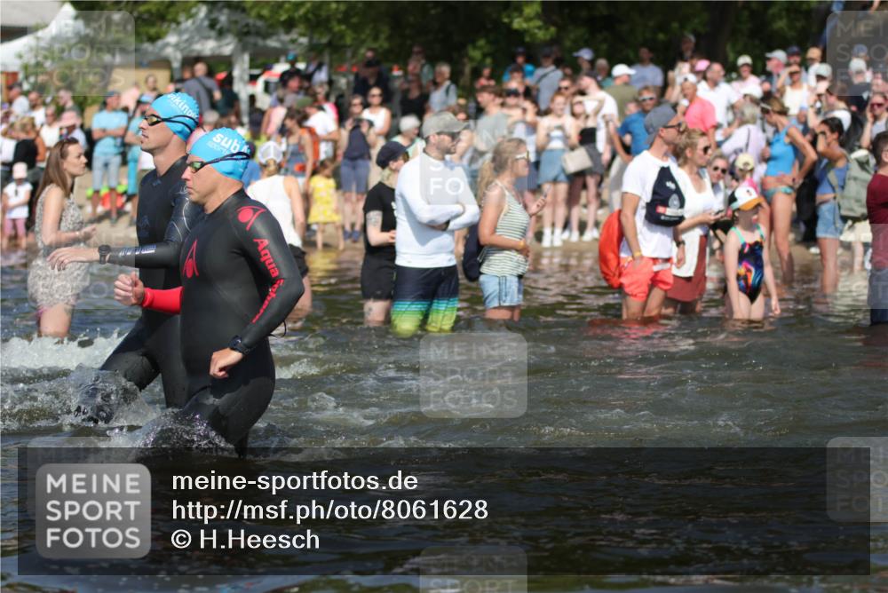 22.06.2025 - Viking Triathlon H.Heesch http://msf.ph/oto/8061628 22.06.2025 10:04:15 Schwimmen 115, 141, 142, 156, 185, 199, 253, 276, 351, 408, 474, 493, 529 meine-sportfotos.de