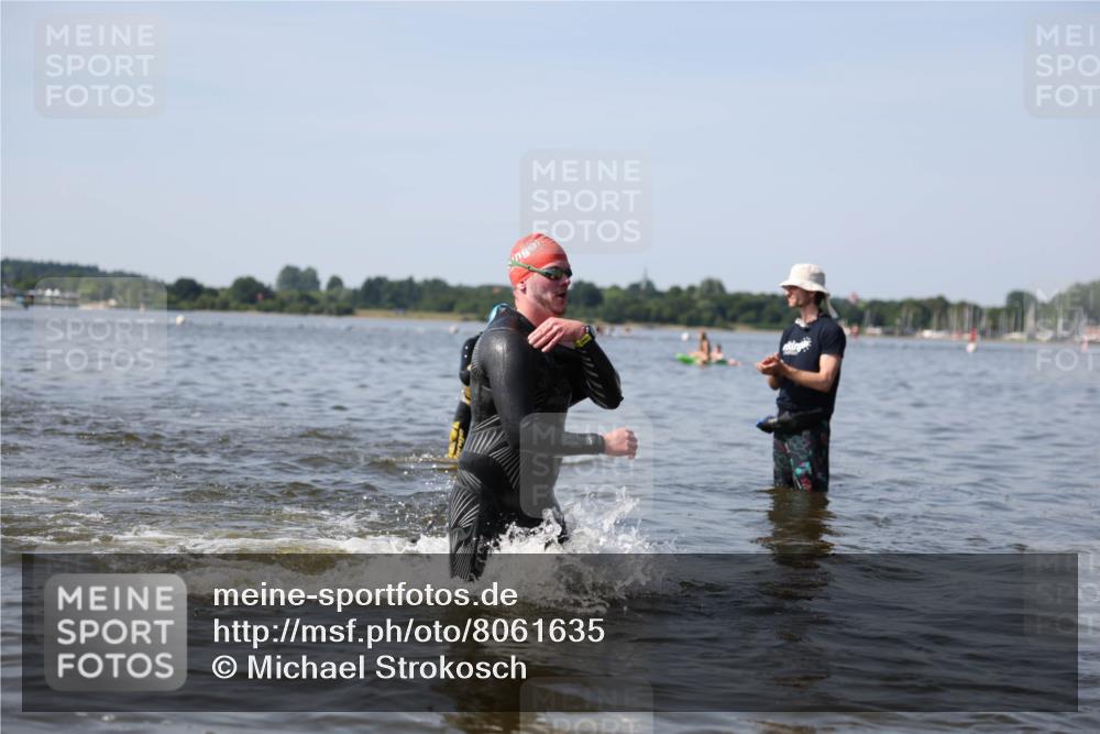 22.06.2025 - Viking Triathlon Michael Strokosch http://msf.ph/oto/8061635 22.06.2025 10:26:09 Schwimmen 9, 526, 617, 642 meine-sportfotos.de