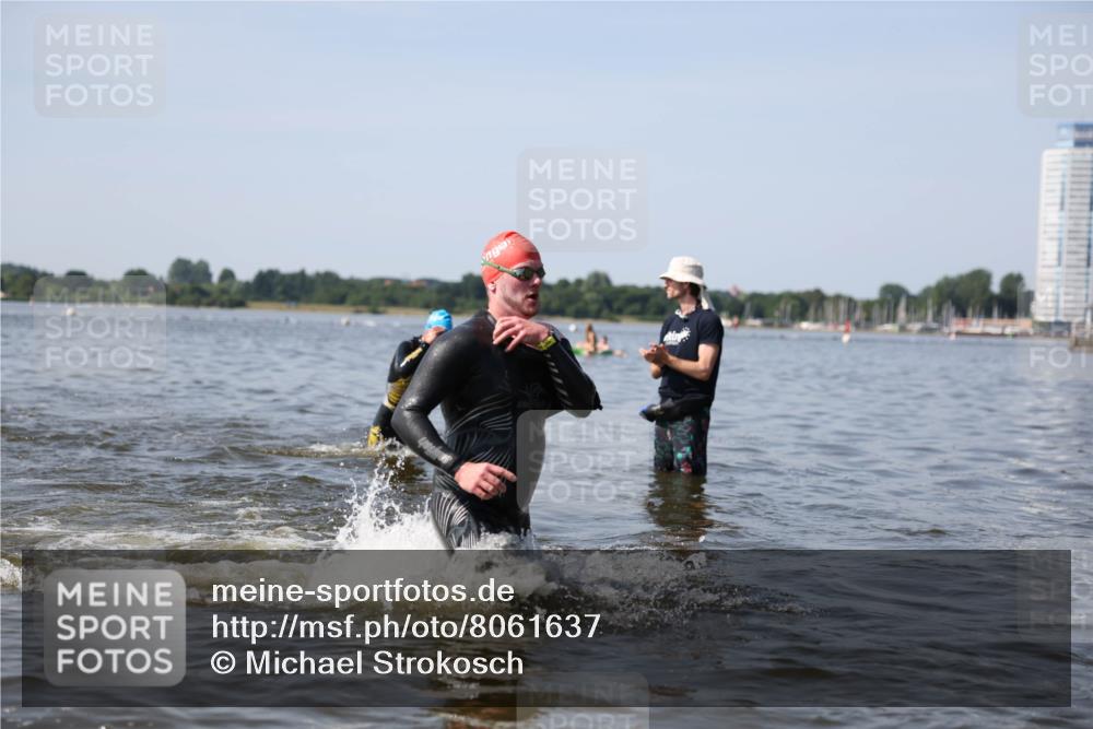 22.06.2025 - Viking Triathlon Michael Strokosch http://msf.ph/oto/8061637 22.06.2025 10:26:09 Schwimmen 9, 526, 617, 642 meine-sportfotos.de