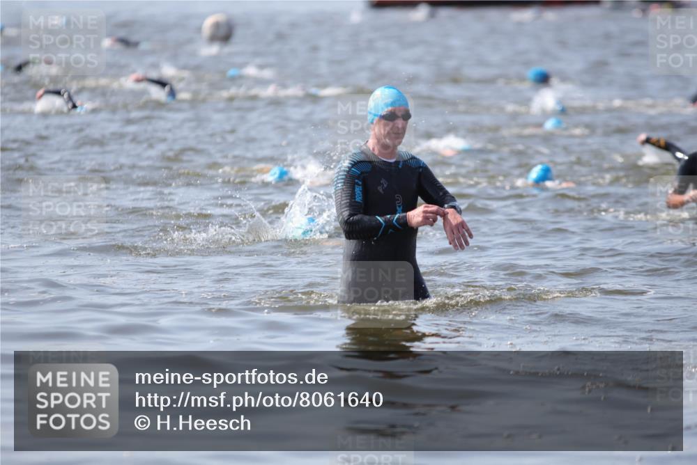 22.06.2025 - Viking Triathlon H.Heesch http://msf.ph/oto/8061640 22.06.2025 10:41:59 Schwimmen 78, 159, 199, 221 meine-sportfotos.de