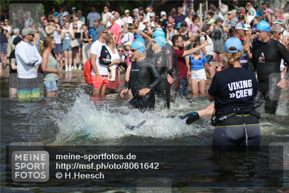 22.06.2025 - Viking Triathlon H.Heesch http://msf.ph/oto/8061642 22.06.2025 10:04:18 Schwimmen 115, 141, 142, 156, 185, 195, 199, 253, 276, 351, 377, 408, 474, 493, 529 meine-sportfotos.de