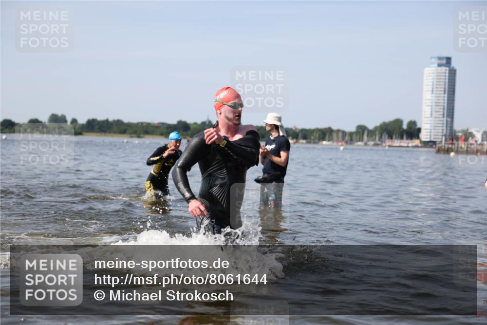 22.06.2025 - Viking Triathlon Michael Strokosch http://msf.ph/oto/8061644 22.06.2025 10:26:09 Schwimmen 9, 526, 617, 642 meine-sportfotos.de