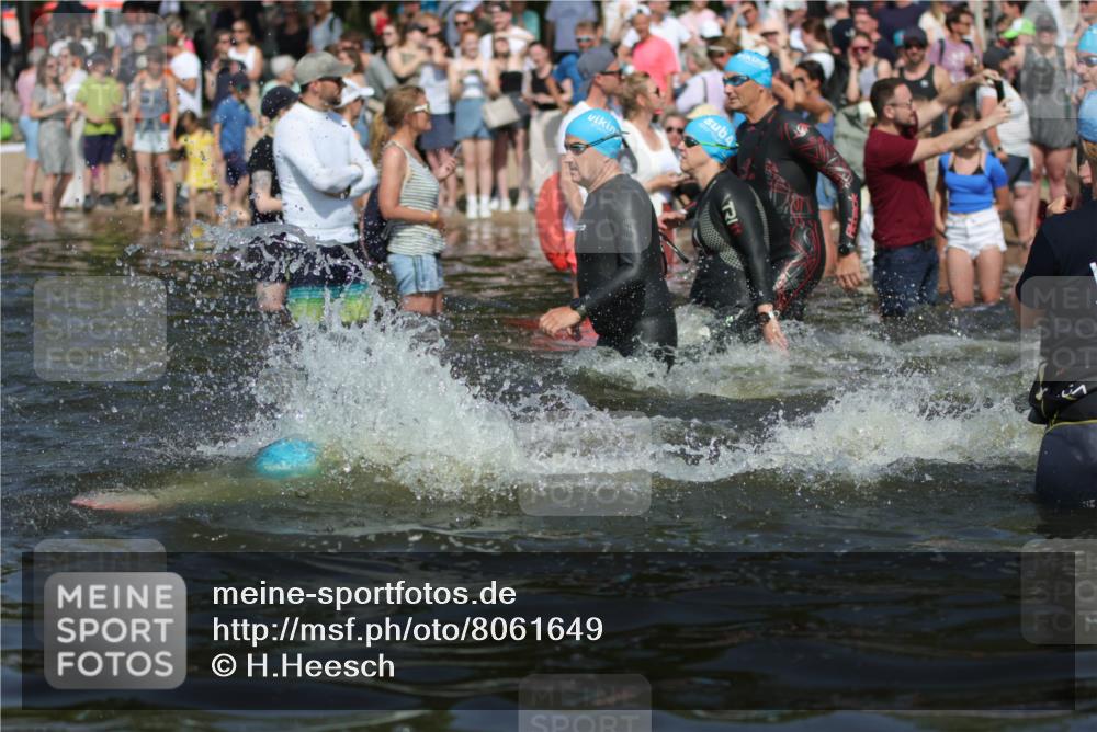 22.06.2025 - Viking Triathlon H.Heesch http://msf.ph/oto/8061649 22.06.2025 10:04:18 Schwimmen 115, 141, 142, 156, 185, 195, 199, 253, 276, 351, 377, 408, 474, 493, 529 meine-sportfotos.de