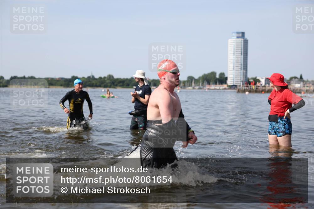 22.06.2025 - Viking Triathlon Michael Strokosch http://msf.ph/oto/8061654 22.06.2025 10:26:09 Schwimmen 9, 526, 617, 642 meine-sportfotos.de