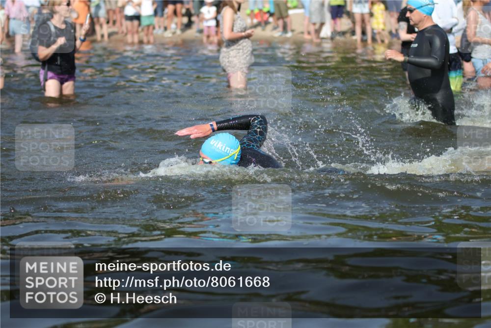 22.06.2025 - Viking Triathlon H.Heesch http://msf.ph/oto/8061668 22.06.2025 10:04:19 Schwimmen 115, 141, 142, 156, 185, 195, 199, 239, 253, 276, 351, 377, 408, 474, 493, 529 meine-sportfotos.de