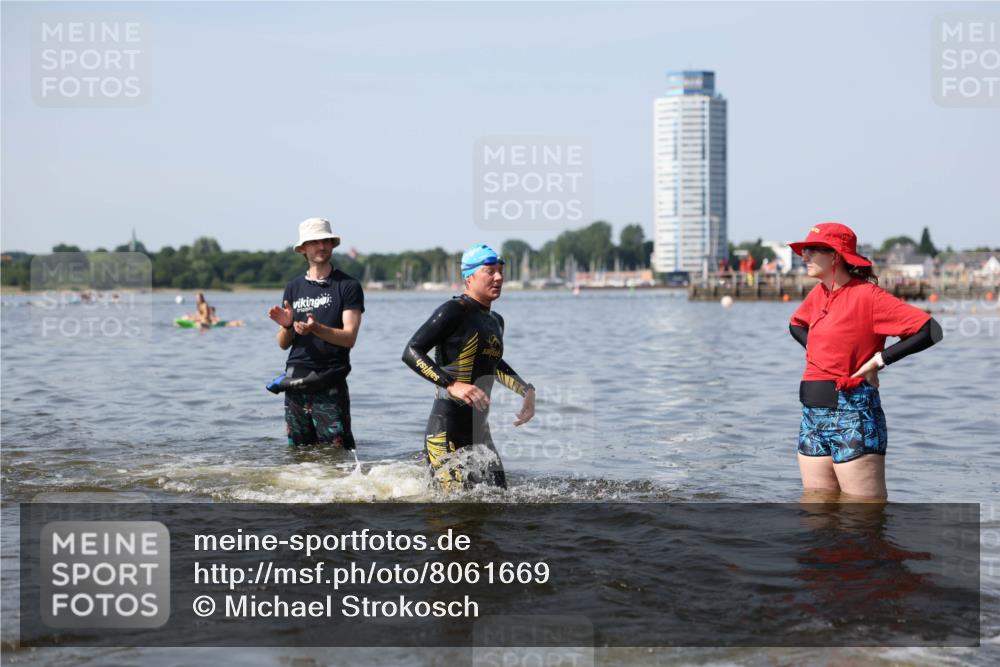 22.06.2025 - Viking Triathlon Michael Strokosch http://msf.ph/oto/8061669 22.06.2025 10:26:11 Schwimmen 9, 526, 617 meine-sportfotos.de