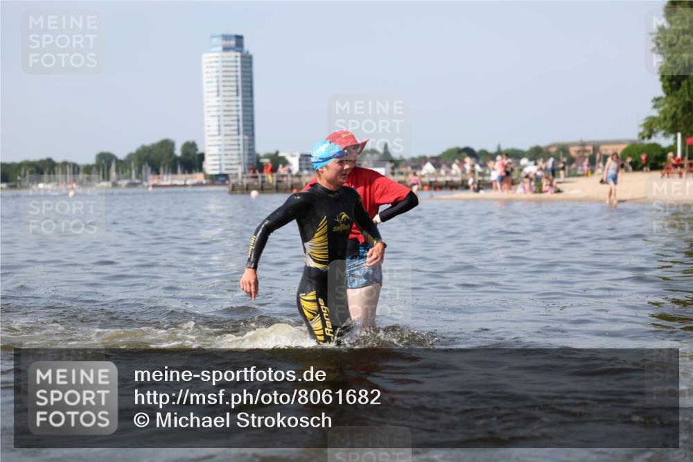 22.06.2025 - Viking Triathlon Michael Strokosch http://msf.ph/oto/8061682 22.06.2025 10:26:13 Schwimmen 9, 526, 617 meine-sportfotos.de