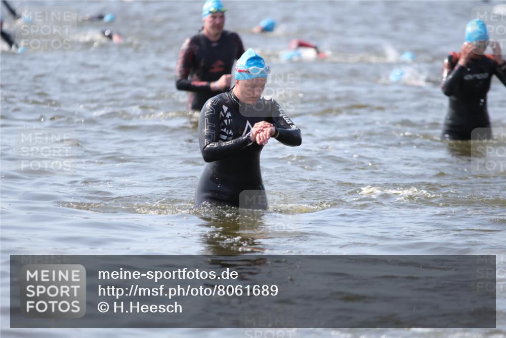 22.06.2025 - Viking Triathlon H.Heesch http://msf.ph/oto/8061689 22.06.2025 10:42:10 Schwimmen 16, 65, 78, 159, 281, 290, 326, 460, 465 meine-sportfotos.de