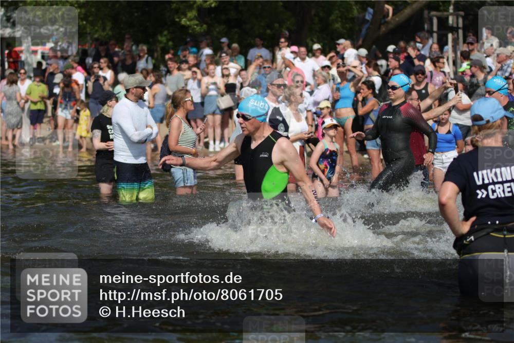 22.06.2025 - Viking Triathlon H.Heesch http://msf.ph/oto/8061705 22.06.2025 10:04:22 Schwimmen 115, 141, 142, 185, 195, 209, 239, 253, 276, 335, 377, 408, 419, 447, 493 meine-sportfotos.de