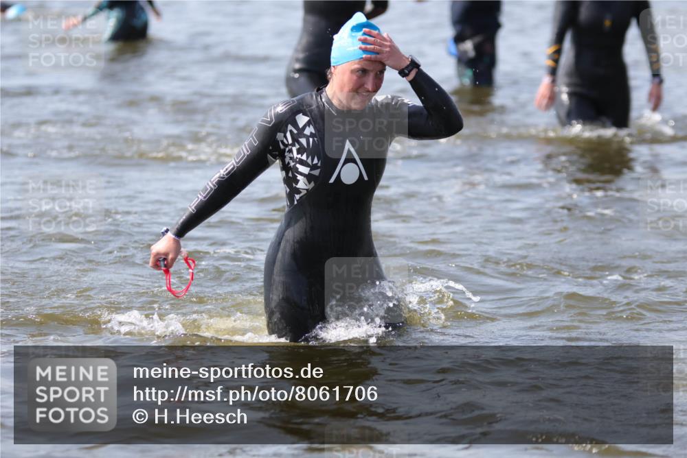 22.06.2025 - Viking Triathlon H.Heesch http://msf.ph/oto/8061706 22.06.2025 10:42:21 Schwimmen 16, 55, 65, 192, 281, 290, 318, 326, 427, 460, 465 meine-sportfotos.de