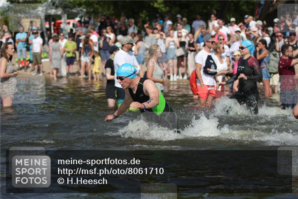 22.06.2025 - Viking Triathlon H.Heesch http://msf.ph/oto/8061710 22.06.2025 10:04:22 Schwimmen 115, 141, 142, 185, 195, 209, 239, 253, 276, 335, 377, 408, 419, 447, 493 meine-sportfotos.de