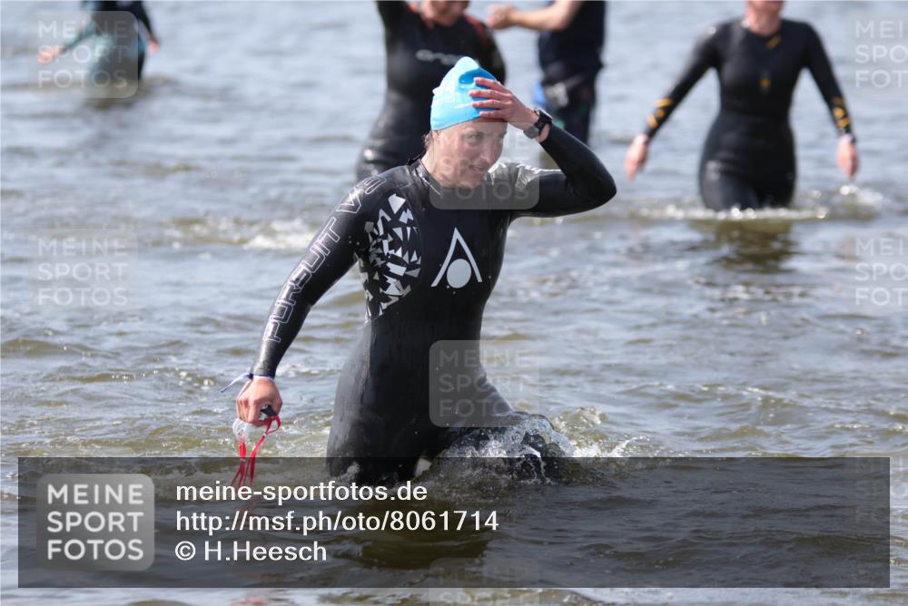 22.06.2025 - Viking Triathlon H.Heesch http://msf.ph/oto/8061714 22.06.2025 10:42:21 Schwimmen 16, 55, 65, 192, 281, 290, 318, 326, 427, 460, 465 meine-sportfotos.de