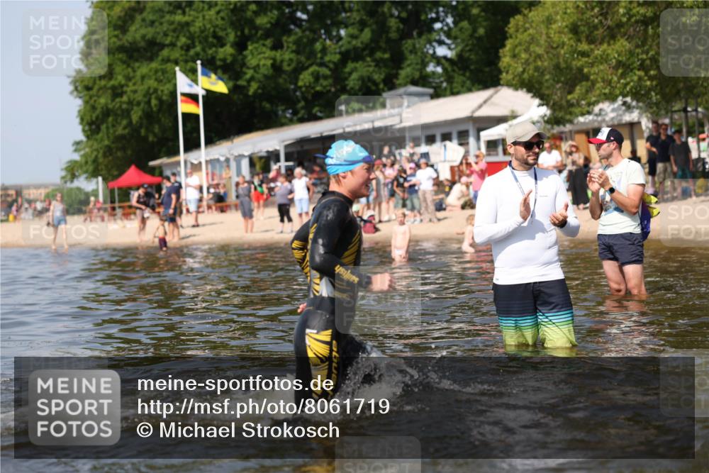 22.06.2025 - Viking Triathlon Michael Strokosch http://msf.ph/oto/8061719 22.06.2025 10:26:15 Schwimmen 9, 526, 617 meine-sportfotos.de