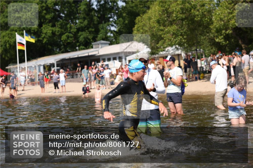 22.06.2025 - Viking Triathlon Michael Strokosch http://msf.ph/oto/8061727 22.06.2025 10:26:15 Schwimmen 9, 526, 617 meine-sportfotos.de