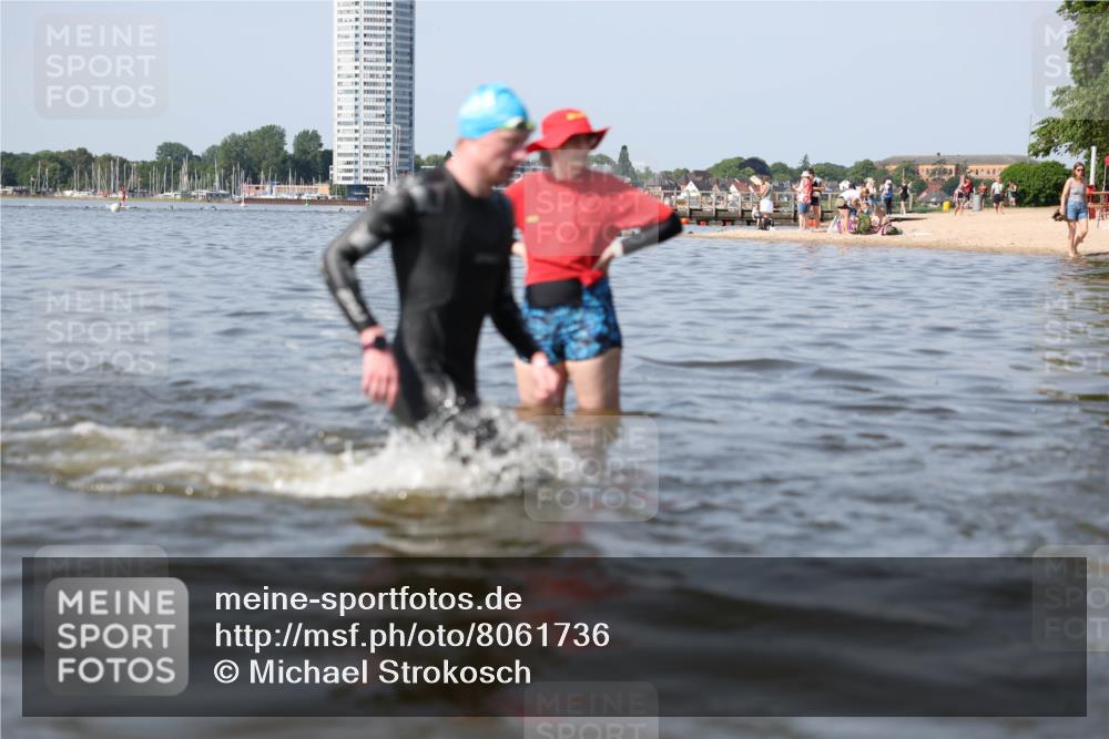 22.06.2025 - Viking Triathlon Michael Strokosch http://msf.ph/oto/8061736 22.06.2025 10:26:17 Schwimmen 9, 526, 617 meine-sportfotos.de