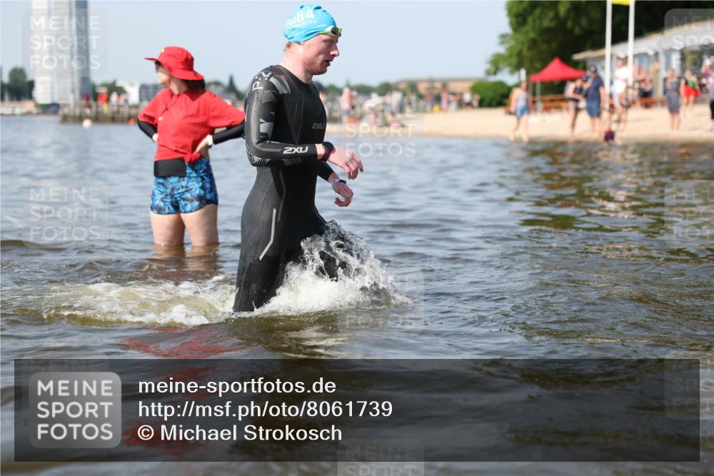 22.06.2025 - Viking Triathlon Michael Strokosch http://msf.ph/oto/8061739 22.06.2025 10:26:18 Schwimmen 9, 526, 617 meine-sportfotos.de