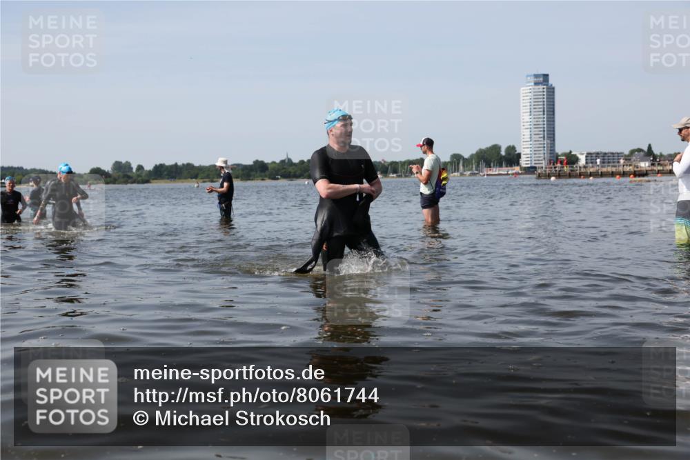 22.06.2025 - Viking Triathlon Michael Strokosch http://msf.ph/oto/8061744 22.06.2025 10:47:11 Schwimmen 51, 74, 76, 378, 421 meine-sportfotos.de