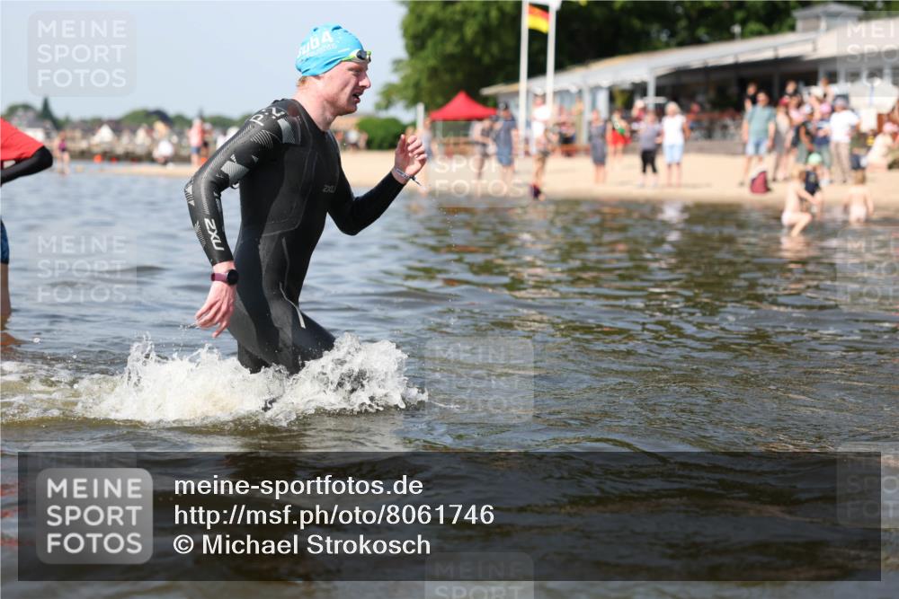 22.06.2025 - Viking Triathlon Michael Strokosch http://msf.ph/oto/8061746 22.06.2025 10:26:18 Schwimmen 9, 526, 617 meine-sportfotos.de