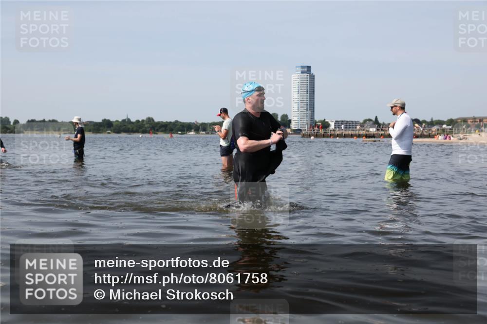 22.06.2025 - Viking Triathlon Michael Strokosch http://msf.ph/oto/8061758 22.06.2025 10:47:12 Schwimmen 51, 74, 76, 267, 378, 421 meine-sportfotos.de