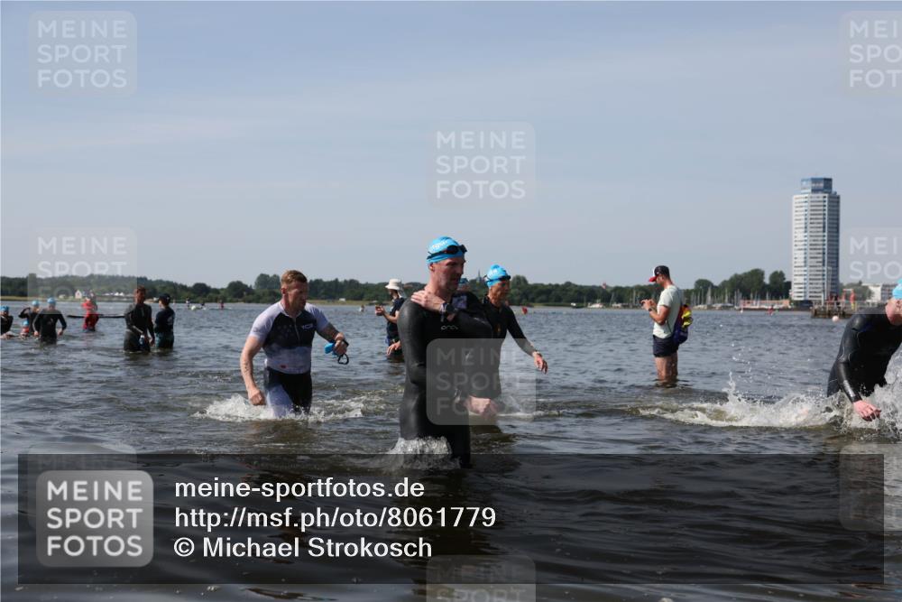 22.06.2025 - Viking Triathlon Michael Strokosch http://msf.ph/oto/8061779 22.06.2025 10:47:17 Schwimmen 51, 74, 76, 267, 421, 547 meine-sportfotos.de