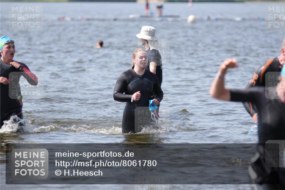22.06.2025 - Viking Triathlon H.Heesch http://msf.ph/oto/8061780 22.06.2025 10:42:39 Schwimmen 55, 171, 240, 282, 369, 427, 441, 624 meine-sportfotos.de
