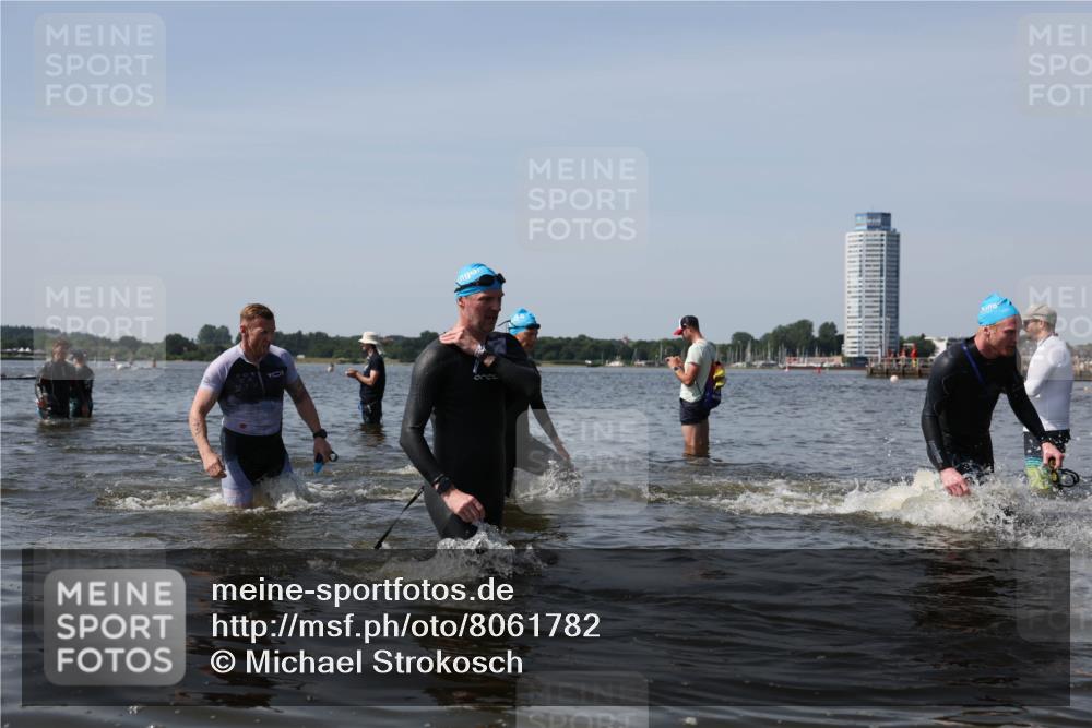 22.06.2025 - Viking Triathlon Michael Strokosch http://msf.ph/oto/8061782 22.06.2025 10:47:17 Schwimmen 51, 74, 76, 267, 421, 547 meine-sportfotos.de