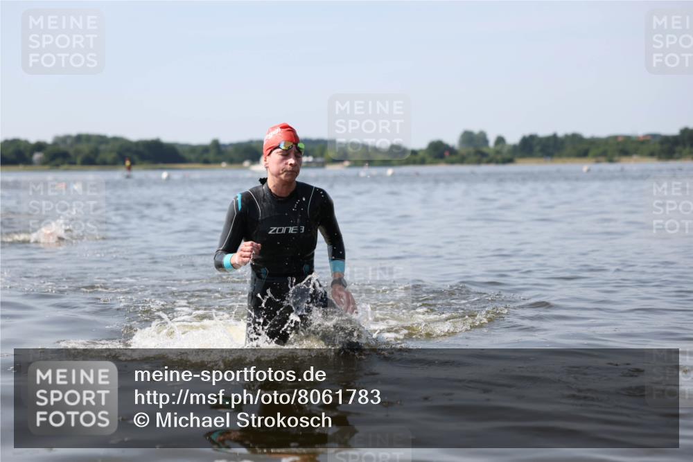 22.06.2025 - Viking Triathlon Michael Strokosch http://msf.ph/oto/8061783 22.06.2025 10:26:47 Schwimmen 610, 661 meine-sportfotos.de