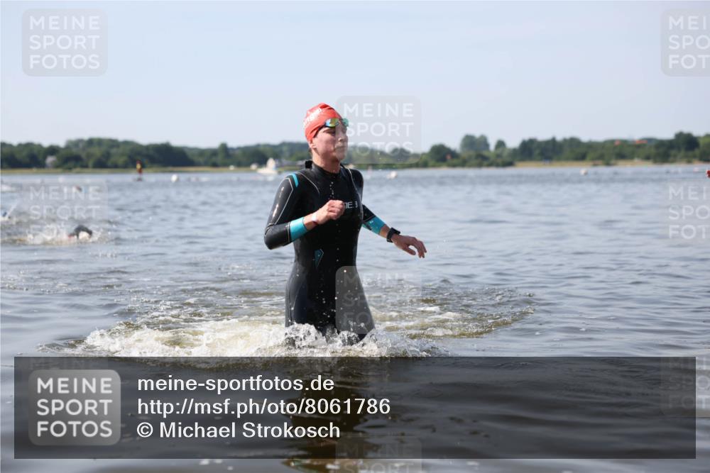 22.06.2025 - Viking Triathlon Michael Strokosch http://msf.ph/oto/8061786 22.06.2025 10:26:47 Schwimmen 610, 661 meine-sportfotos.de