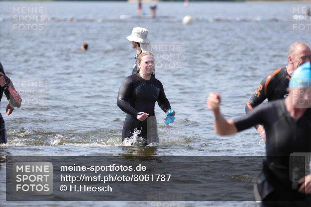 22.06.2025 - Viking Triathlon H.Heesch http://msf.ph/oto/8061787 22.06.2025 10:42:40 Schwimmen 55, 171, 240, 282, 369, 427, 441, 624 meine-sportfotos.de
