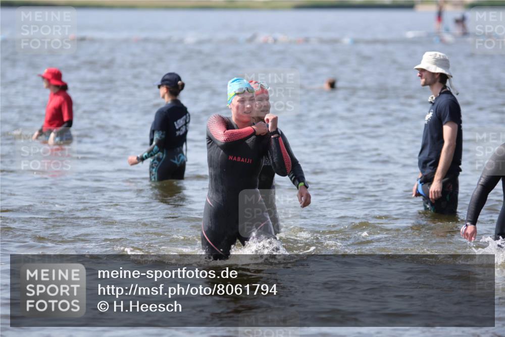 22.06.2025 - Viking Triathlon H.Heesch http://msf.ph/oto/8061794 22.06.2025 10:42:41 Schwimmen 55, 171, 240, 282, 369, 427, 441, 624 meine-sportfotos.de
