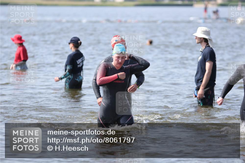 22.06.2025 - Viking Triathlon H.Heesch http://msf.ph/oto/8061797 22.06.2025 10:42:41 Schwimmen 55, 171, 240, 282, 369, 427, 441, 624 meine-sportfotos.de