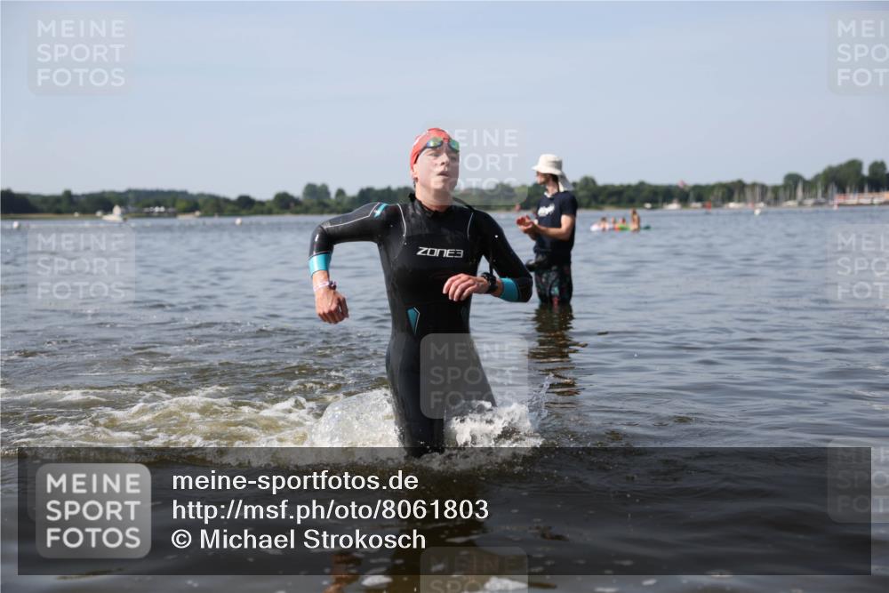 22.06.2025 - Viking Triathlon Michael Strokosch http://msf.ph/oto/8061803 22.06.2025 10:26:48 Schwimmen 288, 610, 661 meine-sportfotos.de