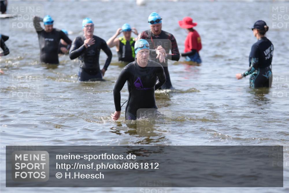 22.06.2025 - Viking Triathlon H.Heesch http://msf.ph/oto/8061812 22.06.2025 10:42:43 Schwimmen 55, 133, 171, 240, 282, 369, 427, 441, 624 meine-sportfotos.de