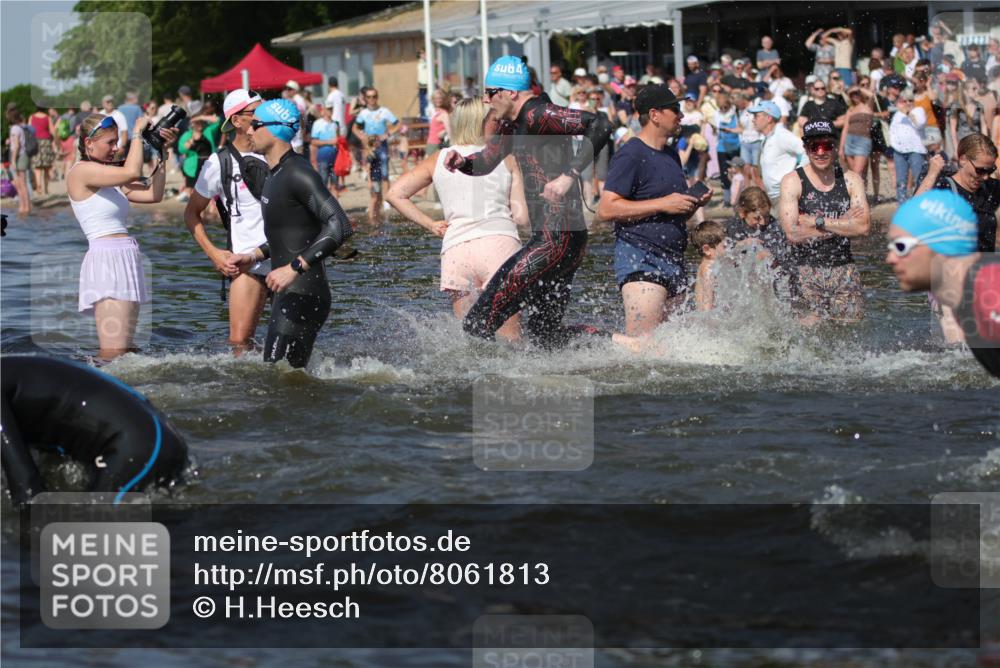 22.06.2025 - Viking Triathlon H.Heesch http://msf.ph/oto/8061813 22.06.2025 10:04:31 Schwimmen 146, 209, 238, 239, 327, 335, 375, 419, 447, 457, 482, 506, 514, 629, 662 meine-sportfotos.de