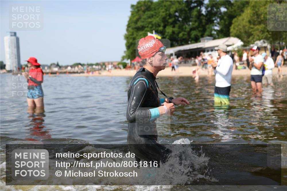 22.06.2025 - Viking Triathlon Michael Strokosch http://msf.ph/oto/8061816 22.06.2025 10:26:51 Schwimmen 145, 288, 610, 661 meine-sportfotos.de