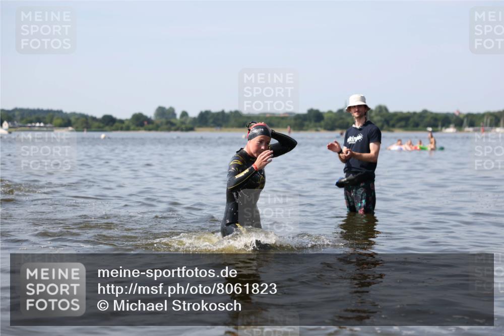 22.06.2025 - Viking Triathlon Michael Strokosch http://msf.ph/oto/8061823 22.06.2025 10:26:56 Schwimmen 52, 81, 145, 288, 610, 623, 661 meine-sportfotos.de