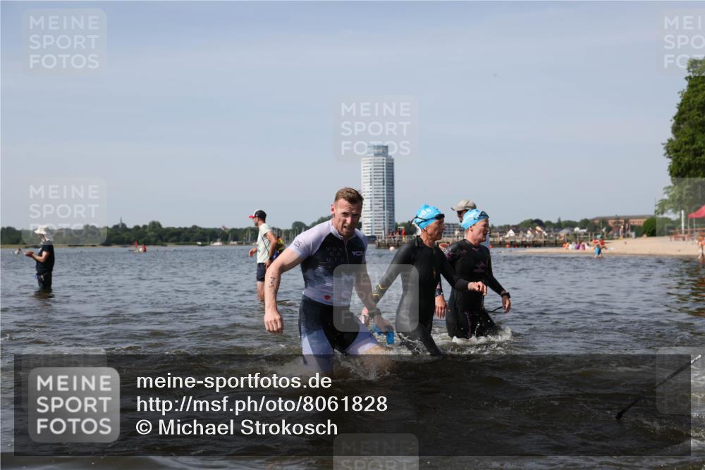 22.06.2025 - Viking Triathlon Michael Strokosch http://msf.ph/oto/8061828 22.06.2025 10:47:20 Schwimmen 51, 74, 76, 267, 421, 547 meine-sportfotos.de