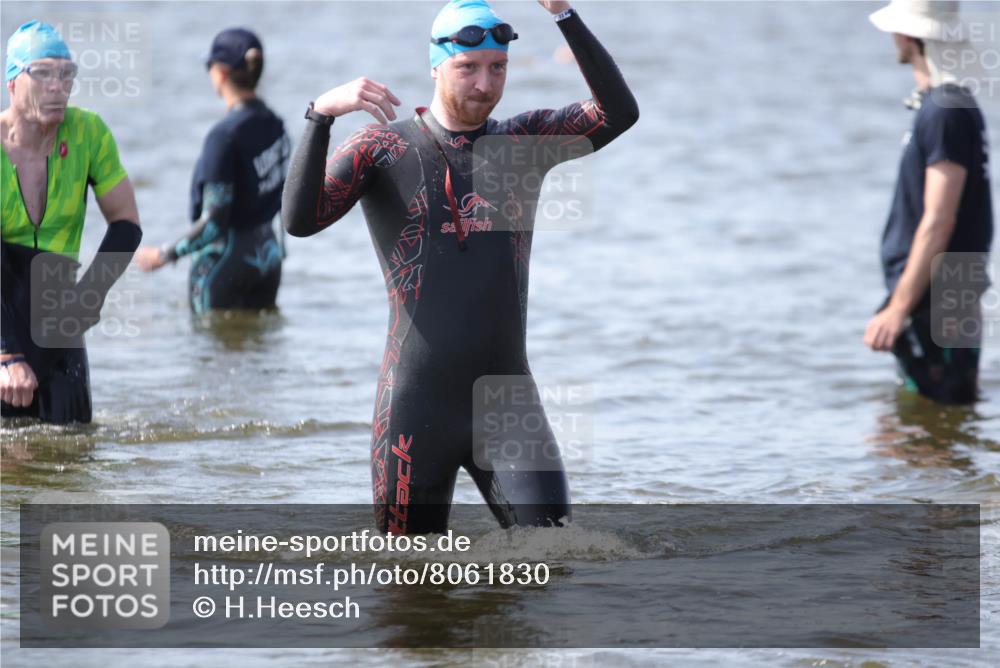 22.06.2025 - Viking Triathlon H.Heesch http://msf.ph/oto/8061830 22.06.2025 10:42:51 Schwimmen 66, 128, 133, 186, 240, 282, 309, 369, 441, 450, 624 meine-sportfotos.de