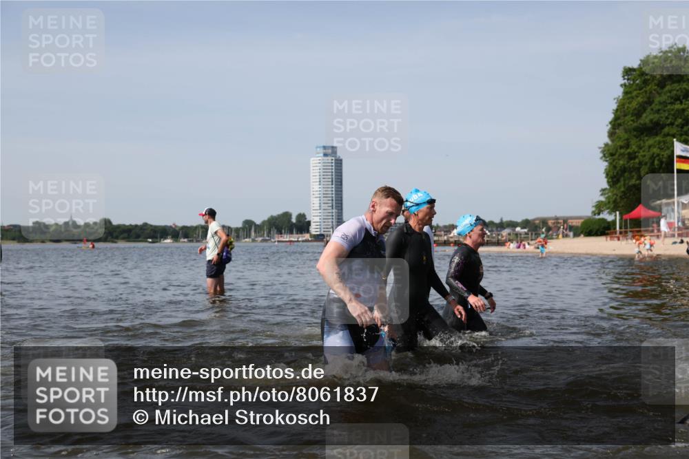 22.06.2025 - Viking Triathlon Michael Strokosch http://msf.ph/oto/8061837 22.06.2025 10:47:20 Schwimmen 51, 74, 76, 267, 421, 547 meine-sportfotos.de