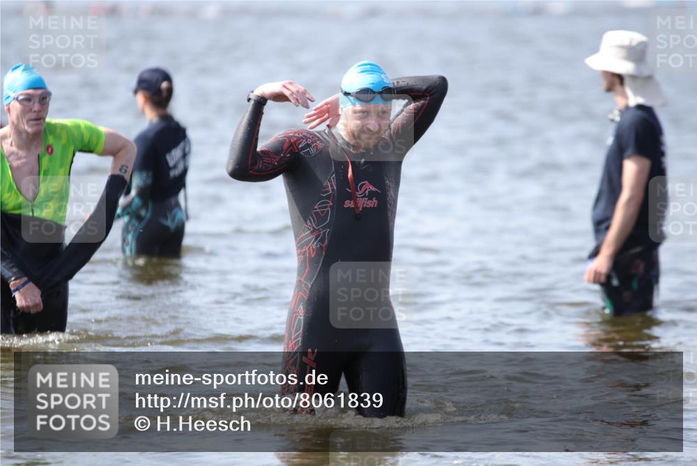 22.06.2025 - Viking Triathlon H.Heesch http://msf.ph/oto/8061839 22.06.2025 10:42:51 Schwimmen 66, 128, 133, 186, 240, 282, 309, 369, 441, 450, 624 meine-sportfotos.de