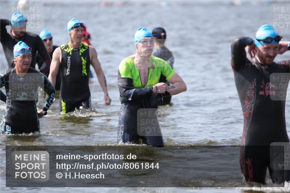 22.06.2025 - Viking Triathlon H.Heesch http://msf.ph/oto/8061844 22.06.2025 10:42:52 Schwimmen 66, 128, 133, 186, 240, 282, 309, 358, 369, 441, 450, 624 meine-sportfotos.de