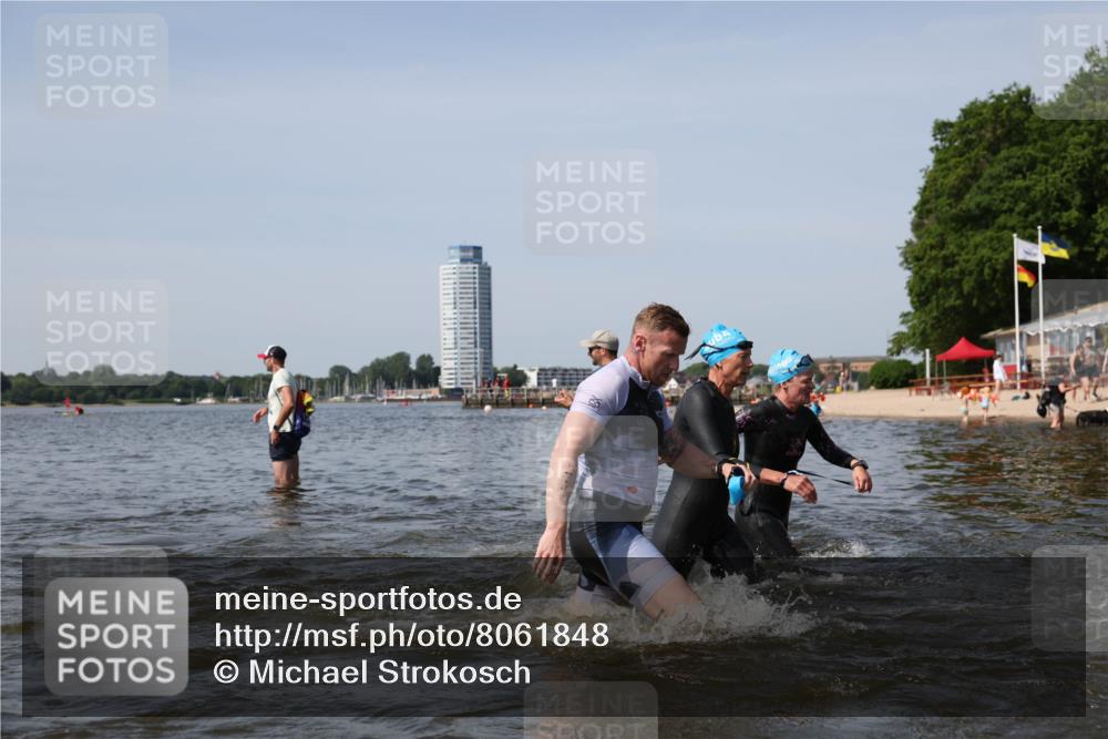 22.06.2025 - Viking Triathlon Michael Strokosch http://msf.ph/oto/8061848 22.06.2025 10:47:21 Schwimmen 51, 74, 76, 267, 421, 547 meine-sportfotos.de
