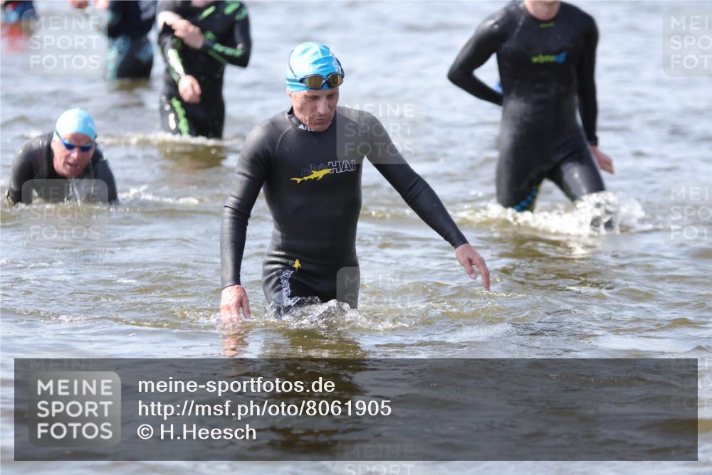 22.06.2025 - Viking Triathlon H.Heesch http://msf.ph/oto/8061905 22.06.2025 10:43:05 Schwimmen 31, 66, 109, 110, 115, 128, 133, 167, 186, 309, 328, 358, 450, 483, 489 meine-sportfotos.de