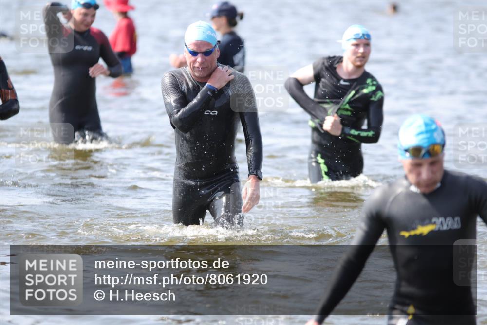 22.06.2025 - Viking Triathlon H.Heesch http://msf.ph/oto/8061920 22.06.2025 10:43:07 Schwimmen 31, 66, 109, 110, 115, 128, 133, 167, 186, 309, 328, 358, 450, 483, 489 meine-sportfotos.de