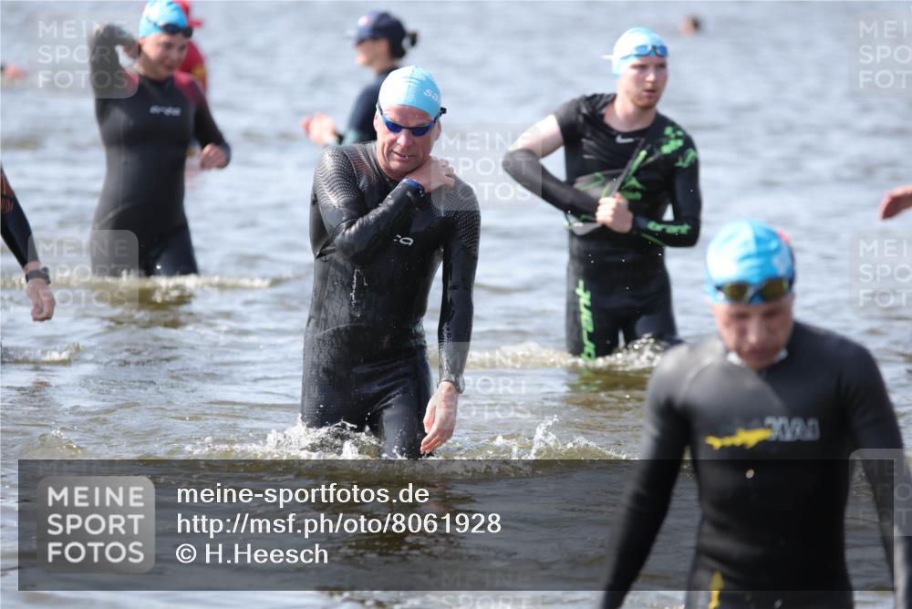 22.06.2025 - Viking Triathlon H.Heesch http://msf.ph/oto/8061928 22.06.2025 10:43:07 Schwimmen 31, 66, 109, 110, 115, 128, 133, 167, 186, 309, 328, 358, 450, 483, 489 meine-sportfotos.de